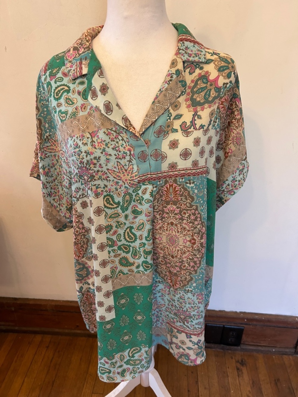Cupcakes and Cashmere Boho Patchwork collared blouse Size XL EUC